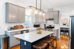 Woodstock Retreat- Heated PoolHot TubFirePit