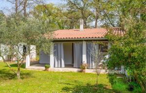 Gorgeous Home In Valbandon With Wifi