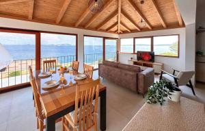 2 Bedroom Cozy Home In Tkon