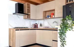 2 Bedroom Cozy Home In Tkon