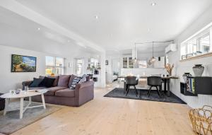 3 Bedroom Stunning Home In Højby