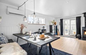 3 Bedroom Stunning Home In Højby