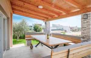 4 Bedroom Amazing Home In Vodnjan 