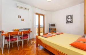 Beautiful Apartment In Dramalj