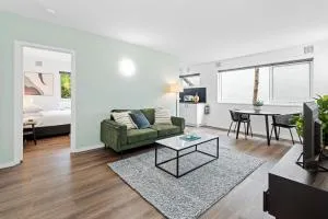 Comfy 1-Bed Unit with Balcony and Parking - Parkville