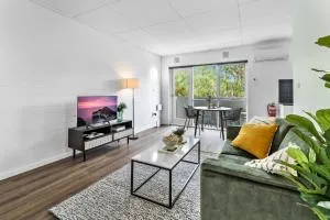 Delightful 1-Bed Apartment Steps From Royal Park - Parkville