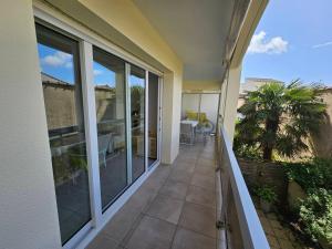 Appartement Centre-Ville Calme avec Balcon et Garage - Saint-Georges-de-Didonne - FR-1-550-73