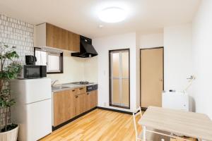 雀色方南 新宿駅まで14分 東京駅まで30分 方南町徒歩8分 最大2人 洗濯機 キッチン 電子レンジ