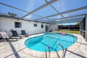 Sunny Escape: Vibrant Pool Home - Ubytování bez kategorie ve městě Port Richey