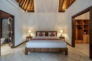 Villa MD 2 Stylish 3 BR w Sunny Pool at Prime Eat Street