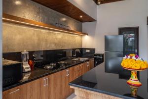 Villa MD 2 Stylish 3 BR w Sunny Pool at Prime Eat Street