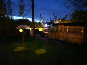 Campings Magnifique chalet Atypique avec Spa sous bulle privatif : photos des chambres