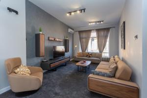 Urban Elegance Apartment