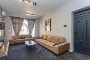 Urban Elegance Apartment