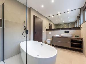 Stylish Villa Aria with pool, 100m to beach and sea