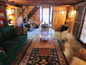 Redgum Hill Country Retreat