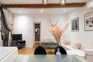 Le Yona Mirabeau - Appartement T3 Atypique situé dans le centre ville historique - proche Rotonde