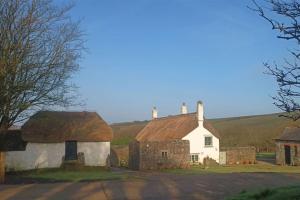 East Titchberry Cottage - Thatched cottage charm in rural North Devon
