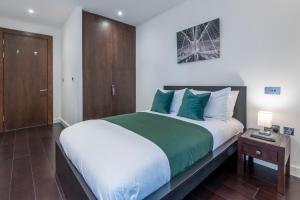 The Embassy Suite Devereux Residences near Battersea Power Station