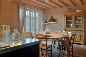 Chalets Chalet,14 p, 230m2,sauna,billard,source : photos des chambres