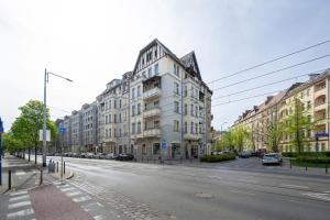 Modern White Studio with Furnished Balcony in Wrocław by Renters