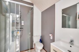 Maisons de vacances La maison bleue - Erquy - Piscine couverte : photos des chambres