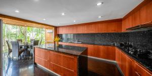 Luxury 4 pool Seaview 6 bedroom Villa on Surin Hill