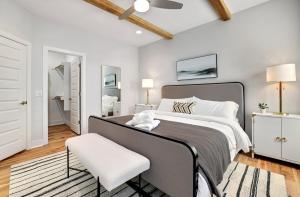 The Oakley - Near Lake Fayetteville