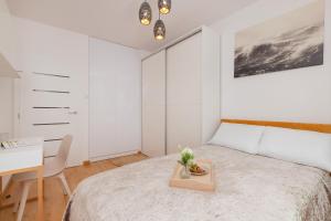 Nowa Letnica Apartament z Parkingiem i Balkonem przy Stadionie Polsat Plus Arena Gdańsk by Noclegi Renters