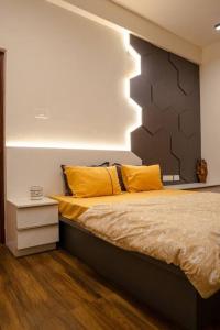 Bumblebee - The Penthouse