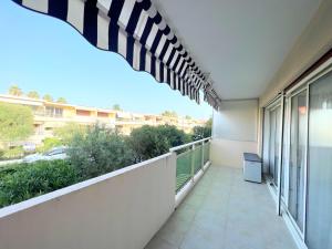 Copacabana beach, by Welcome to Cannes