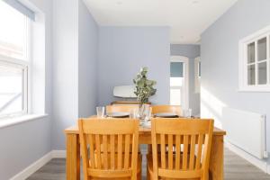 Chic 2-Bed Seafront Haven Near Felpham Beach