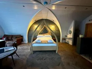 Badger at Owlet Hideaway - with Hot Tub, near York - Seaton Ross