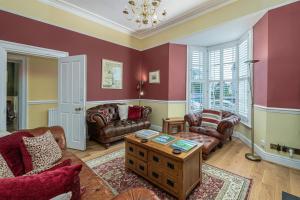 Abbey Lodge, Llandudno - Period Townhouse, 5 bedrooms & bathrooms, with Hot Tub & Private Parking