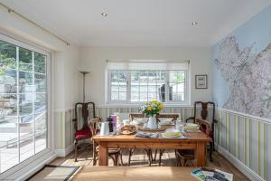 Abbey Lodge, Llandudno - Period Townhouse, 5 bedrooms & bathrooms, with Hot Tub & Private Parking