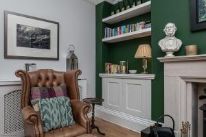No22, Llandudno - Stylish & Cosy Period Apartment, with Hot Tub & Private Parking
