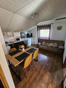 Two-Bedroom Apartment room in House Petra