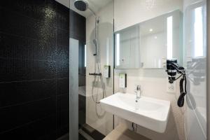 Hotels Kyriad Prestige Saint-Malo : Chambre Double