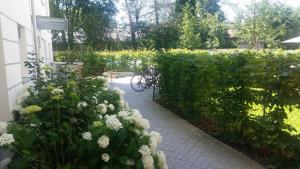 Bright by Trade Fair ICM 15 min direct to City Center 2-BedRoom full 2-BathRoom, free Parking, Balcony, Family and Business friendly