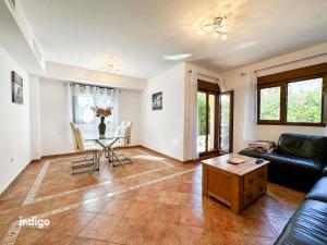 Bright 3-Bedroom Townhouse - Las Lomas - BAU01
