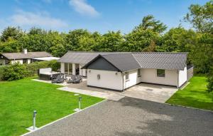 4 Bedroom Lovely Home In Tarm