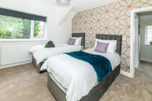 Stylish 3 Bed House Near Hospital, Racecourse, Free Parking