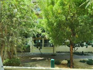 quiet green 1 bedroom for your rest