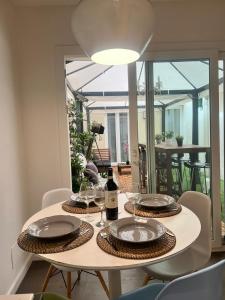 NEW Ground Floor apt and PATIO