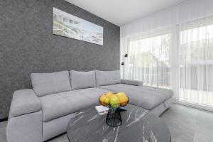 Modern Apartment Close to the Beach in Gdańsk by Noclegi Renters