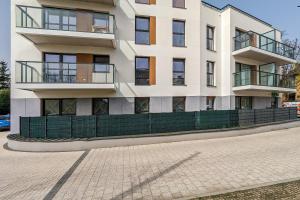 Black and Grey Ground Floor Apartment Close to the Beach by Renters