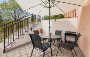 2 Bedroom Stunning Home In Lokvicici