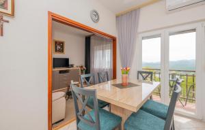 2 Bedroom Stunning Home In Lokvicici