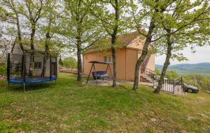 2 Bedroom Stunning Home In Lokvicici