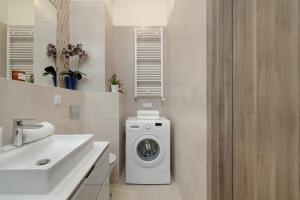 Luxury Apartment near the City Center of Cracow by Renters Prestige